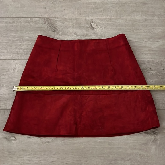 Red 100% leather skirt - Picture 5 of 7